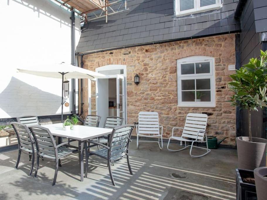 2 Central, Spacious, Apartment With Private Patio Sidmouth Kültér fotó